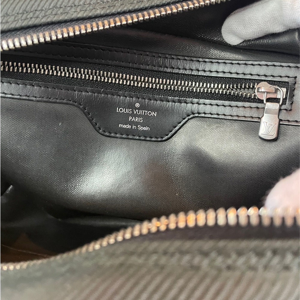 Louis Vuitton nylon toiletry pouch - Picture 4 of 5
